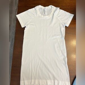 Lululemon Swiftly Tech Short Sleeve shirt